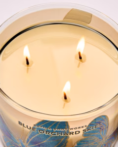 Bath & Body Works küünal Blue Orchard Skies 411g - Pilt 2